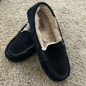 UGG Ansley style black suede Moccasin slipper women’s size 7